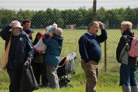 Plane spotting at the wire