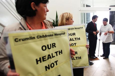 hse_protest_at_ward_closures2.jpg