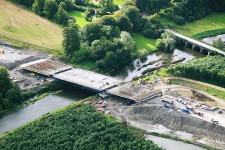 M3 Bridge over the Boyne- no footpaths!