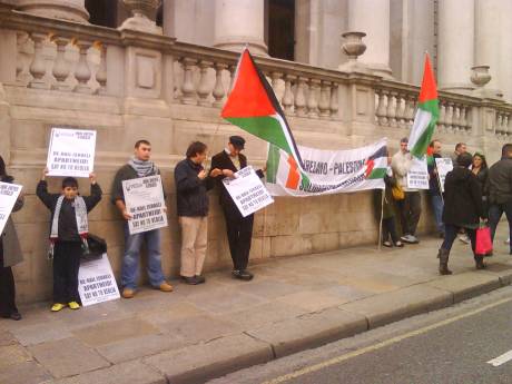 IPSC anti-Veolia vigil outside Dublin City Hall this evening as the vote was being taken