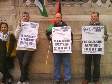 Click on image to see full-sized version IPSC supporters making their voices heard outside tonight's meeting