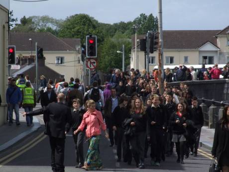 Schoolchildren being used as rent-a-crowd (1)