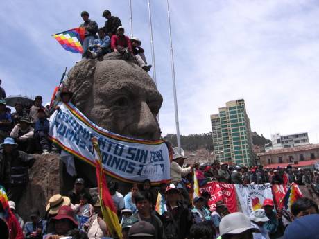 Marchistas Listening to Morales in La Paz Yesterday (Photo Bolivia IMC)