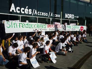 Without DRASTIC reductions there is NO way out (BCN climate talks entrance blocked for an hour today)