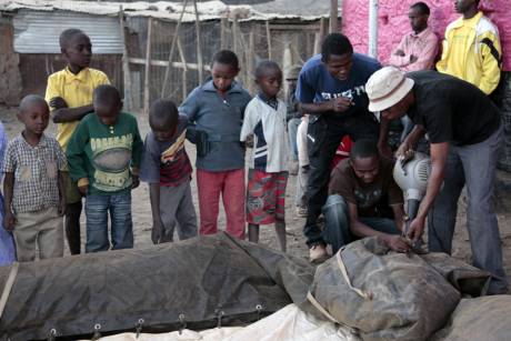 Setting up ther inflatable screen for the Mathare broadcast of Slum-TV