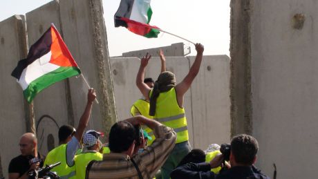 Click on image to see full-sized version qalandia3_1.jpg
