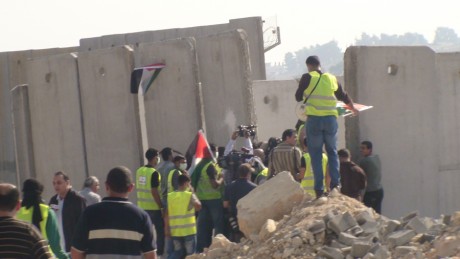 Click on image to see full-sized version qalandia4_1.jpg