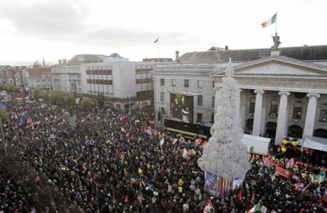 50-100,000 take to the streets in Dublin