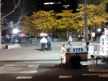 Occupy Wall Street: New York police begin clearing Zuccotti Park