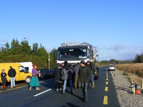 Click on image to see full-sized version Blocking the 1st lorry