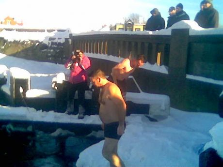 This picture is from the Cabhair Swim on December 25th 2010 - the weather this Christmas couldn't be any worse....?
