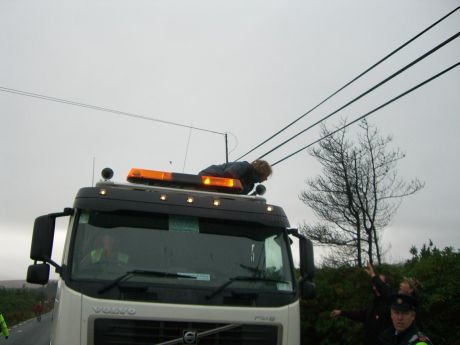 1 protestor managed to climb up atop the roof of a scab truck