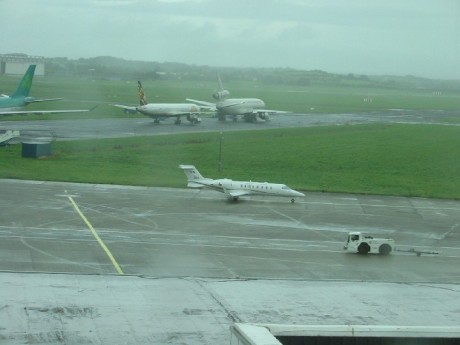 Irish Aer Corps, US troop carriers ATA and OMNI Air At Shannon 20 Sept 2007