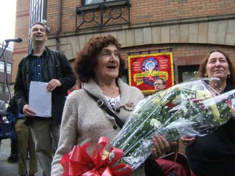 Amaya Ruiz Ibrruri presented with flowers