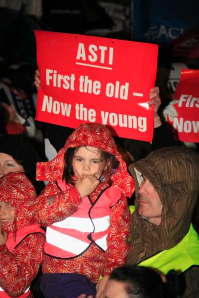 education_cuts_protest_dublin18.jpg