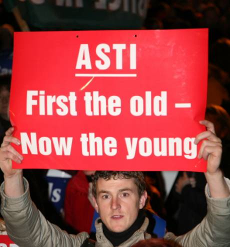 education_cuts_protest_dublin4.jpg