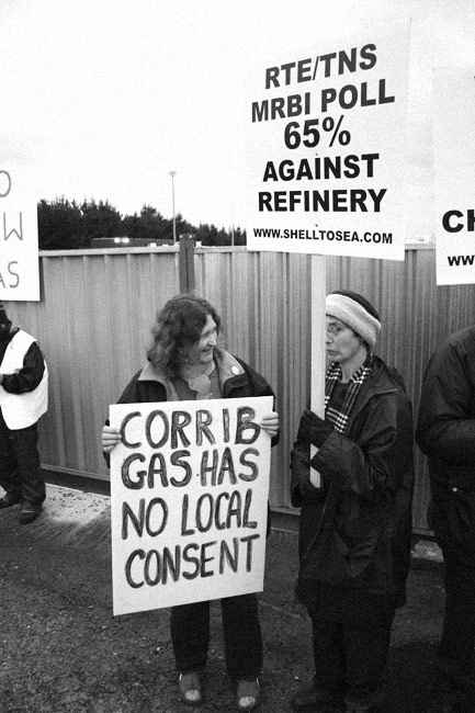 7.20am outside the gates of the refinery site