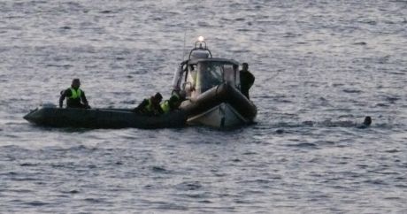 The seizure of the S2S Michael Davitt - 4. Crew swims away!