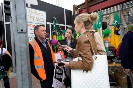 leafleting_090830_7.jpg
